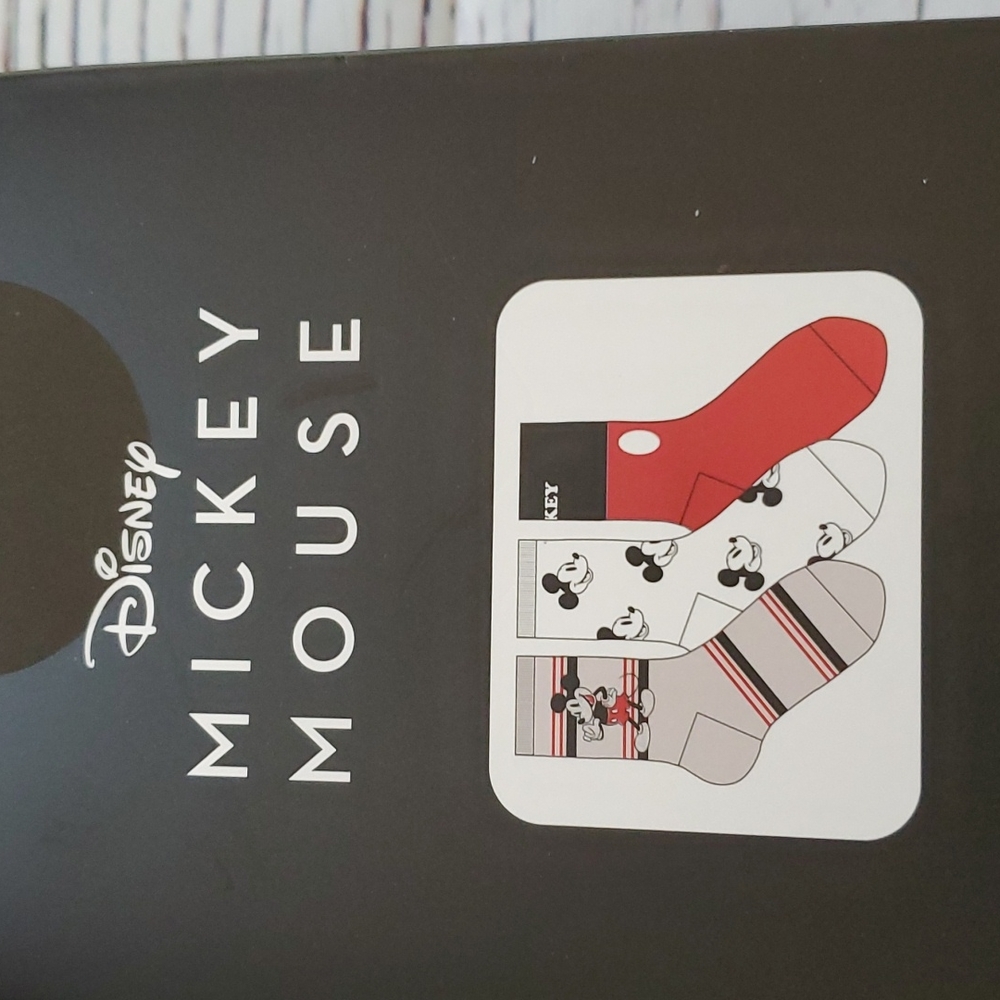 🆕️ CUTE DISNEY MICKEY MOUSE BOXED CREW SOCKS (3 PAIRS) ❤️🖤 - Picture 4 of 4